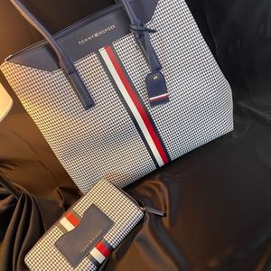 Tommy Hilfiger shoulder bag and matching wallet